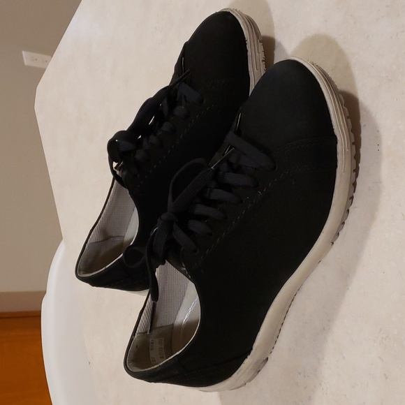 Dansko Leela Black Waterproof Nubuck Sneakers Size 36 - Picture 1 of 6